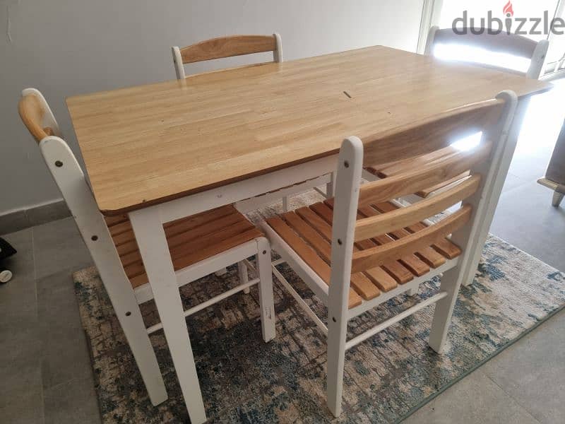 Dinnig table with 4 chairs 4