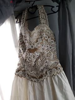 فستان زفاف رائع تطريز يدوى و تاج للشعر 0