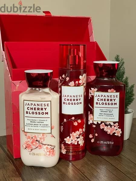 bath and body works japanese cherry blossom gift box set  وارد الكويت 2