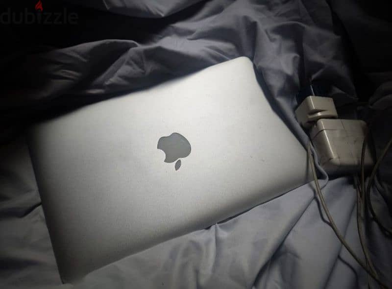 MacBook air model 2012 1