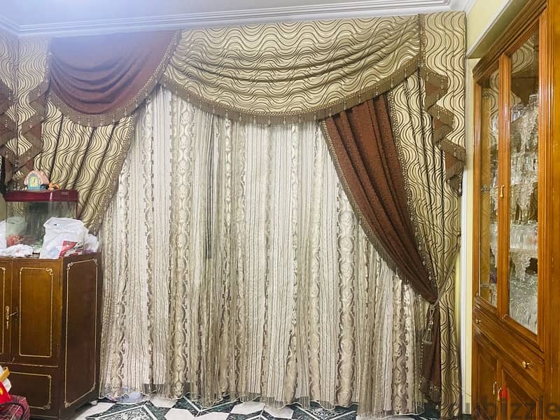 curtain used in condition new 3
