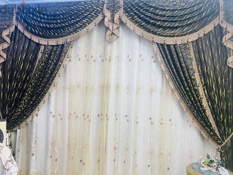 curtain used in condition new 4
