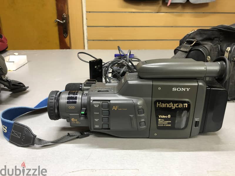 Sony Handycam Video8 CCD-F350E 1