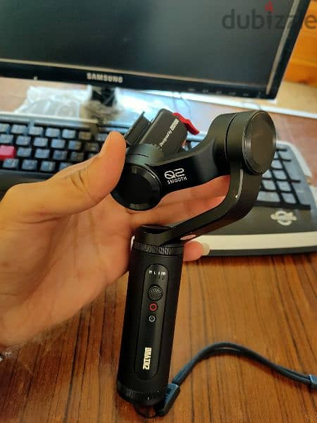 For sale Zhiyun Smooth Q2 gimbal like new 
للبيع د 2