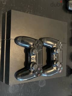 PlayStation 4 (500 GB) with 2 original controllers