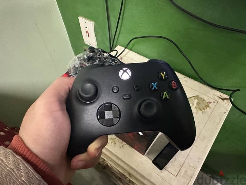 Xbox series x 1tb with 2 controllers 3