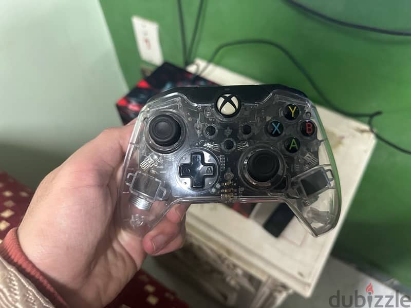 Xbox series x 1tb with 2 controllers 4