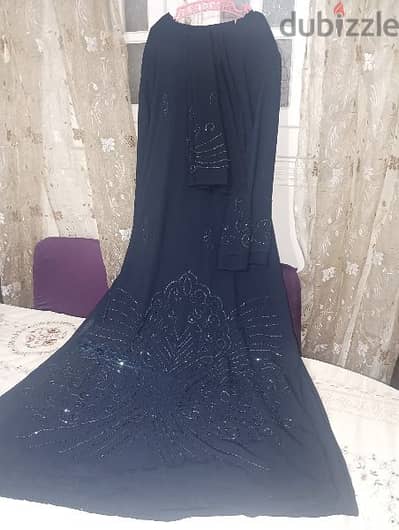 عباية مطرزة
