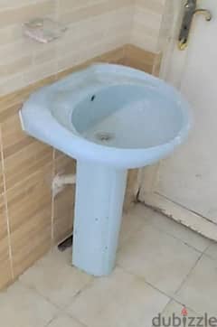 حوض حمام بركبة ازرق اللون