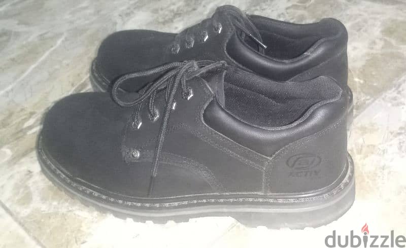 Safety shoes 42 sized 1