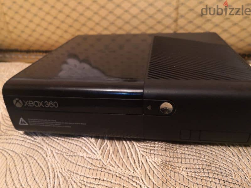 Xbox 360 استيراد الخارج استعمال خفيف جدا ومعاه العاب 2