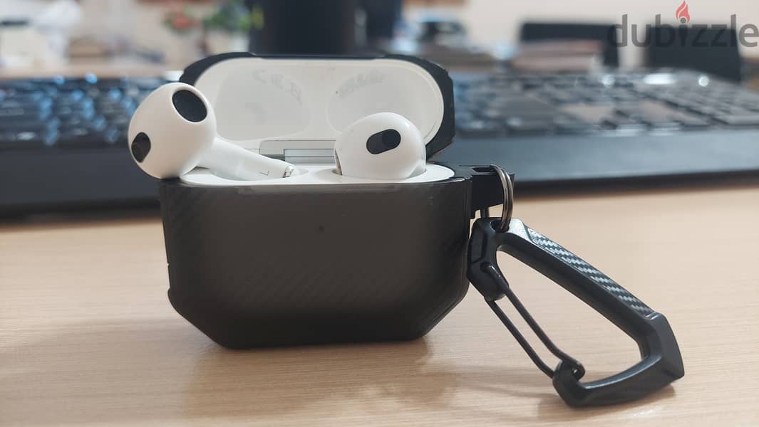 Airpods Gen3 wireless charging used 0