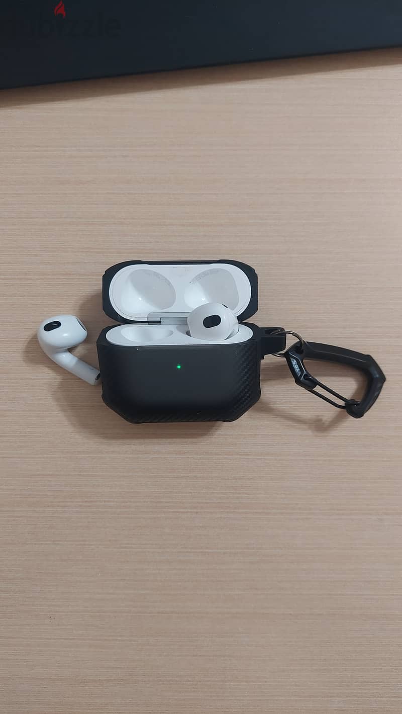 Airpods Gen3 wireless charging used 1