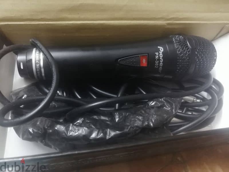Dynamic Wired Handheld Microphone with Pioneer Cable

 ميكروفون 1