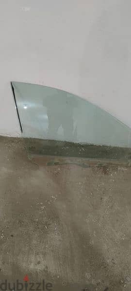 زجاج سيارة كيا كارينز امامي وزجاج شنطه السياره 2