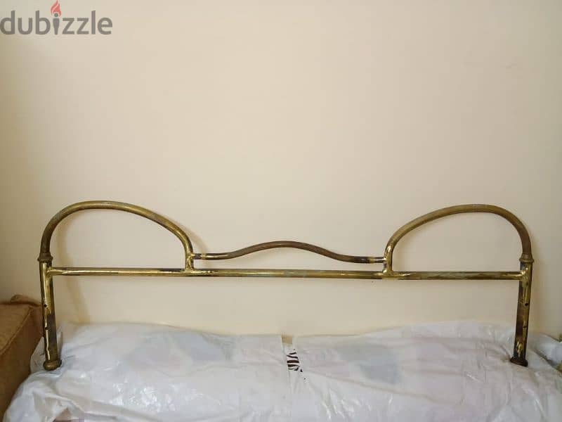 سرير نحاس اصلي تحفة قديم جدا ولكن تصميمه حديث جدا 1
