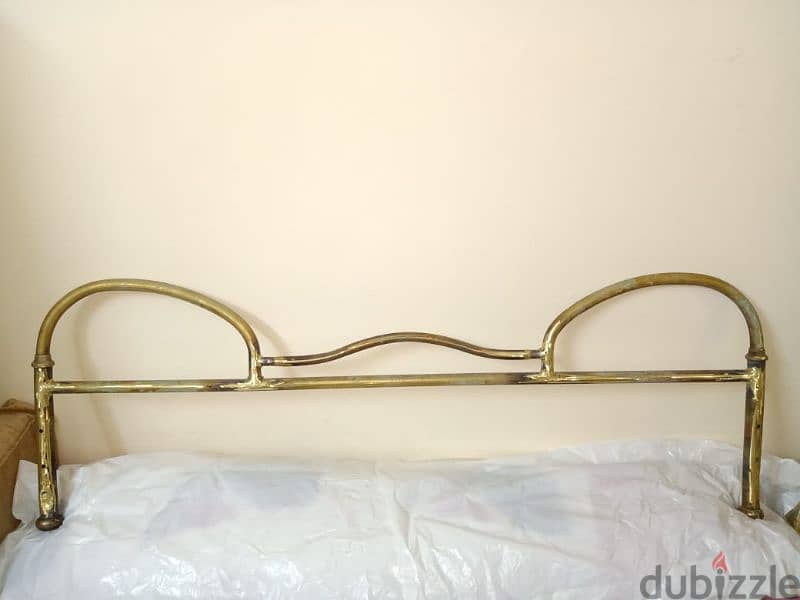 سرير نحاس اصلي تحفة قديم جدا ولكن تصميمه حديث جدا 6