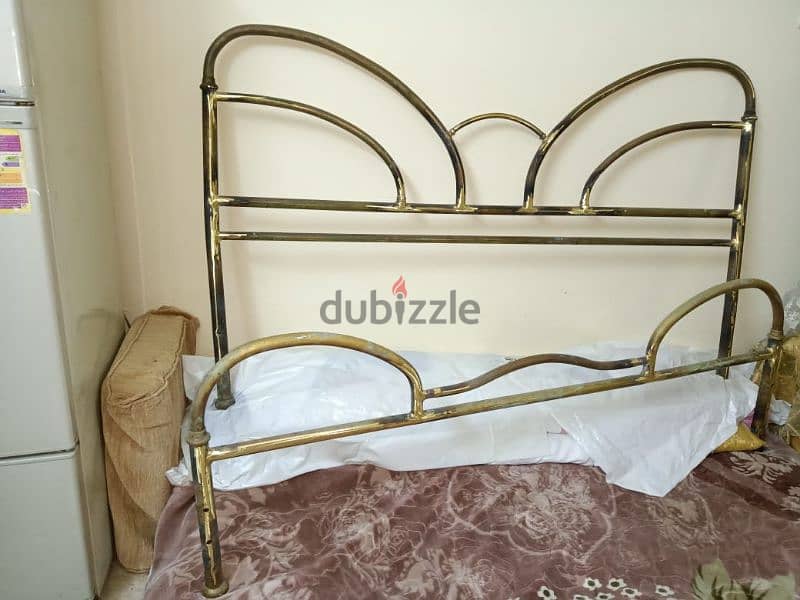سرير نحاس اصلي تحفة قديم جدا ولكن تصميمه حديث جدا 7