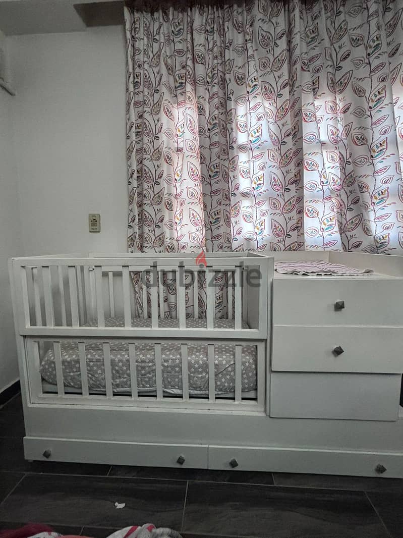 Baby Bed & Changing table with storage drawers and shelves 10