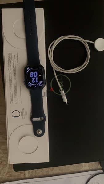 Apple watch 7 used like new 98% 1