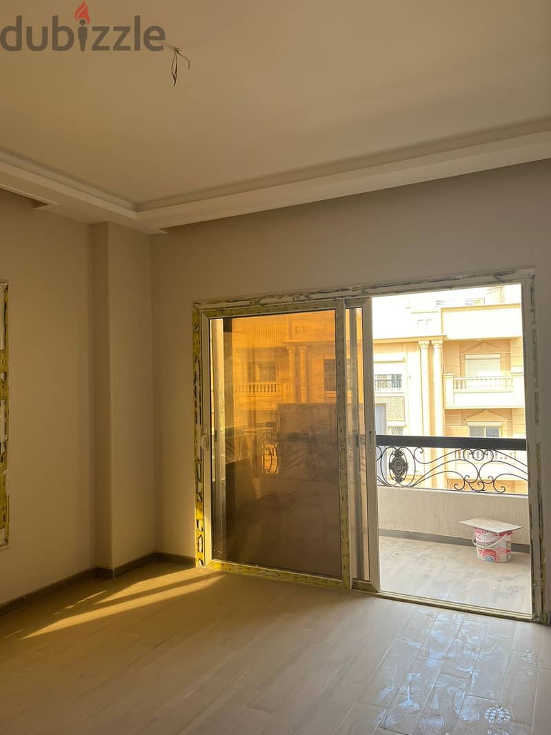شقة للايجار اول سكن في الشيخ زايد كمبوند زايد هايتس مدخل زايد 3 5