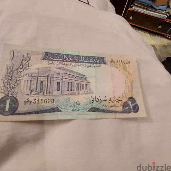 مجموعة  كبيرة من العملات المصرية والعربية والاجنبيه 7