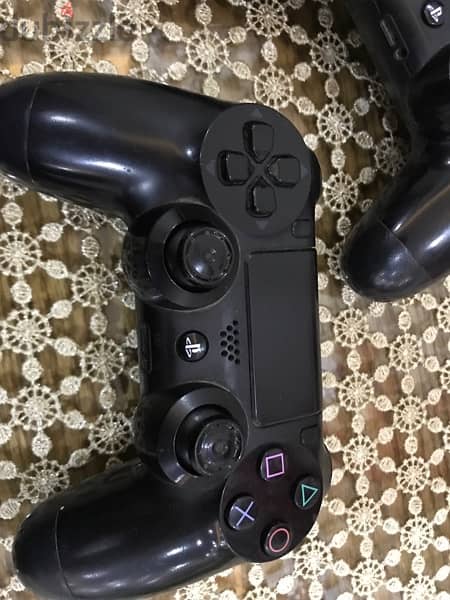 PlayStation 4 slim 500GB + 2 consoles + 2 Free games + HDMI 2
