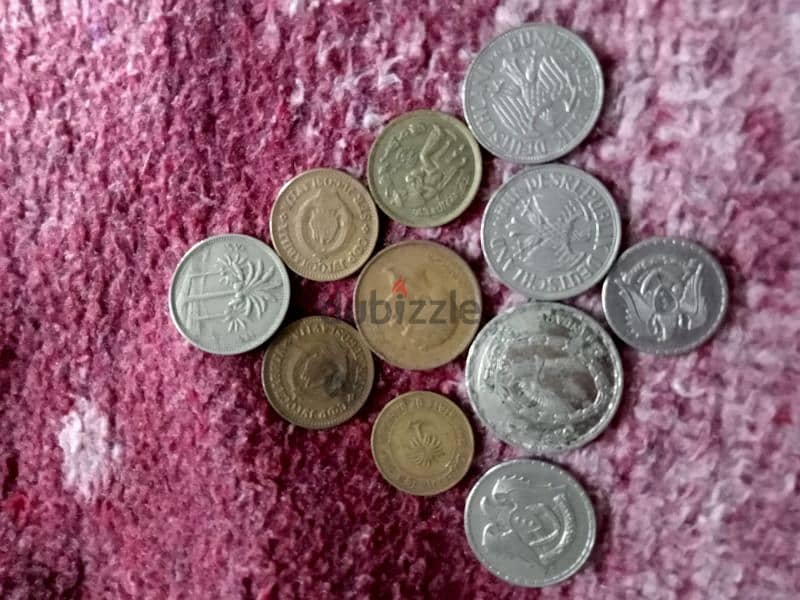 مجموعة من العملات معدنية قديمة 11