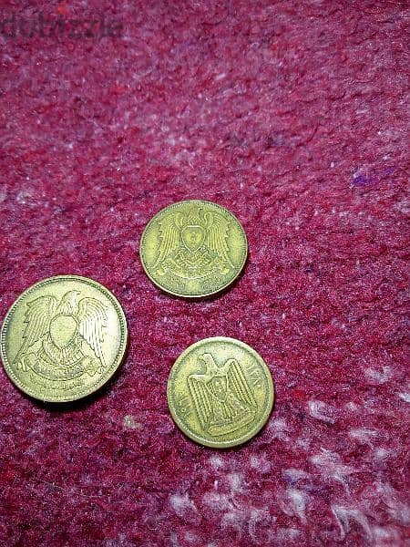 مجموعة من العملات معدنية قديمة 12