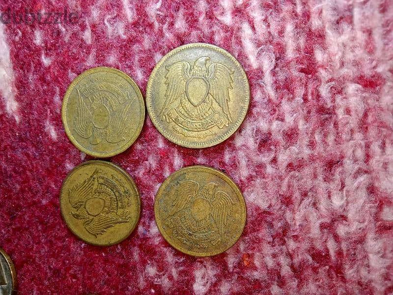 مجموعة من العملات معدنية قديمة 14