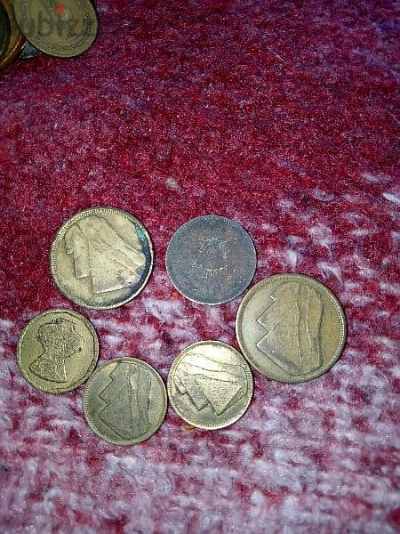 مجموعة من العملات معدنية قديمة 15