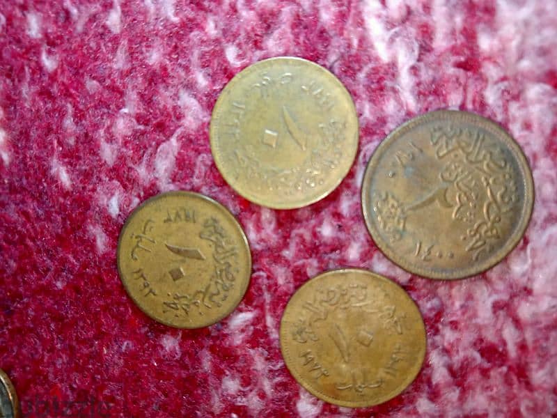 مجموعة من العملات معدنية قديمة 16