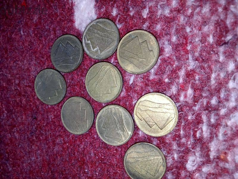 مجموعة من العملات معدنية قديمة 18