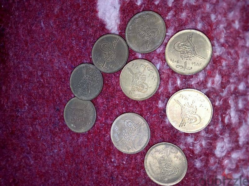 مجموعة من العملات معدنية قديمة 19