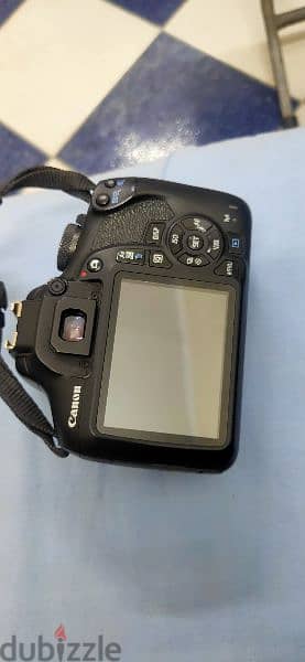 Canon EOS 2000D 1