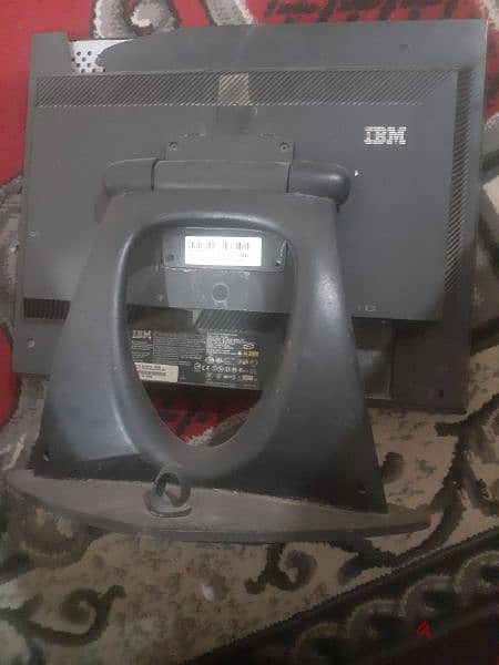 كيسة ديل وشاشة ٢١ بوصة IBM 9