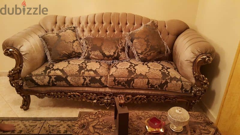 living Room in a good condition 3