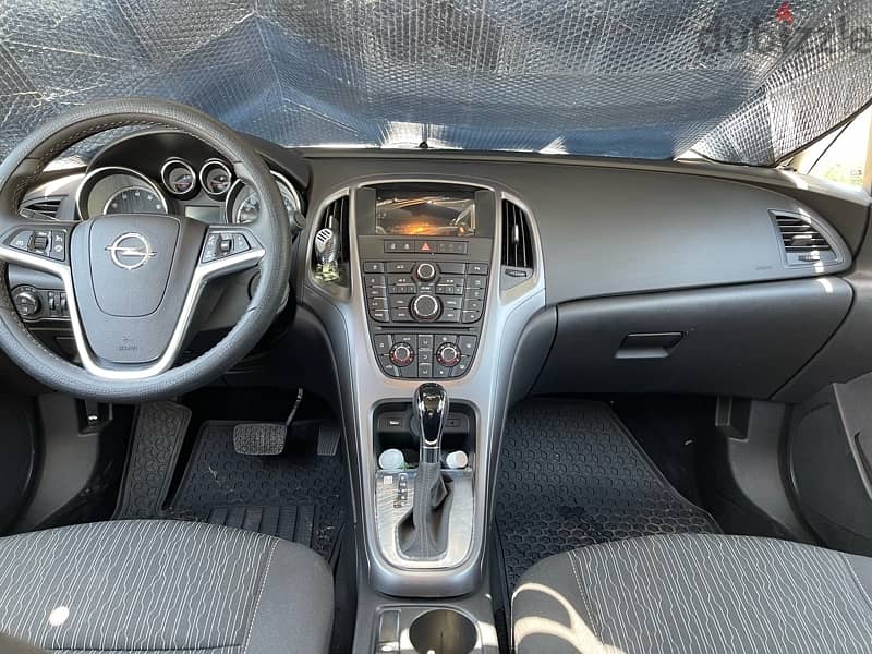 2020 Opel Astra Turbo 11,000 KM استرا تربو 11,000 ك فقط 2