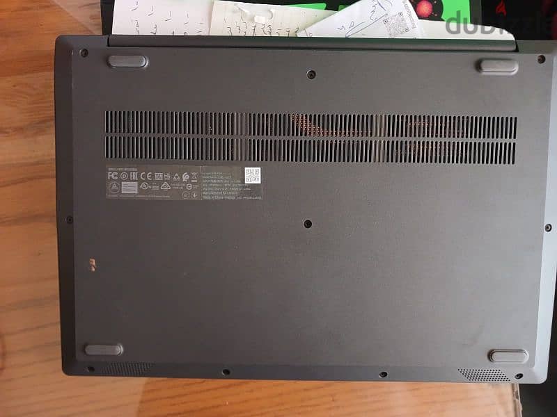 laptop Lenovo AMD (Bearly used 4