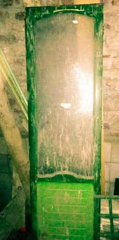 باب خشب بزجاج بدون حلق عرض 60سم وطول مترين