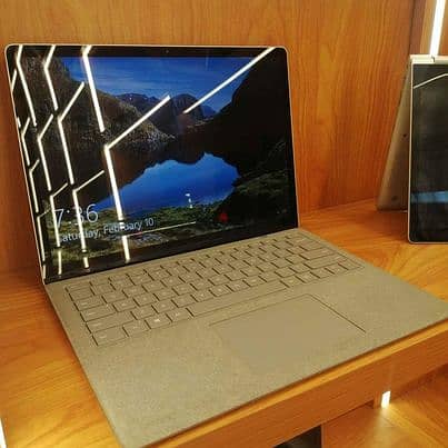 أشيك لابتوب بشاشة تاتش 2K جميلة جدا Microsoft Surface Laptop 2 1