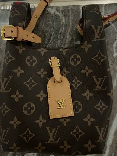 louis vuitton small bag ,serial number  SP0271 2