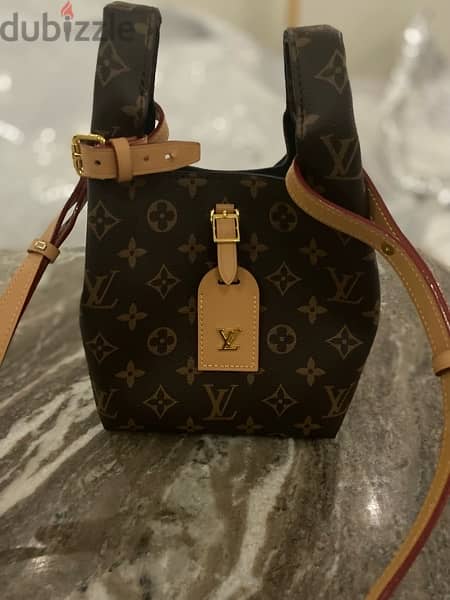 louis vuitton small bag ,serial number  SP0271 1