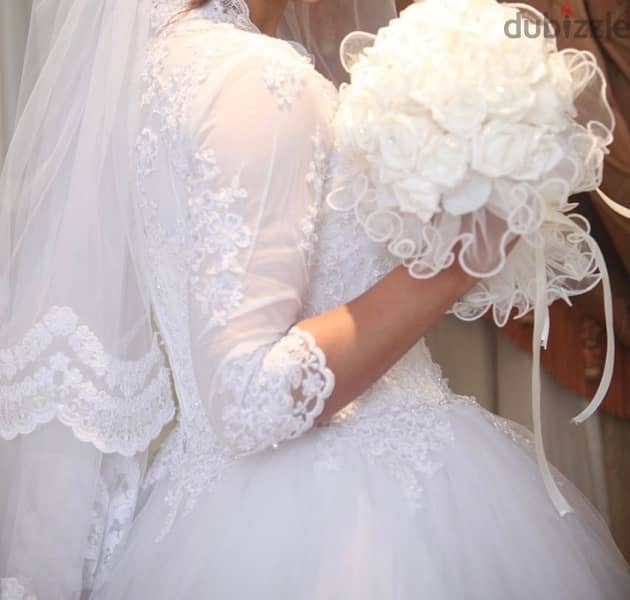 wedding dress with very good condition used once with veil 0