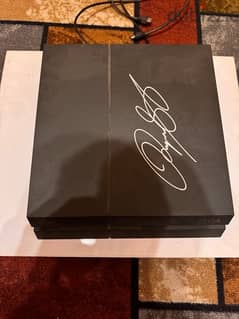 PLAYSTATION 4 (MINT CONDITION) signed by RYAN GIGGS