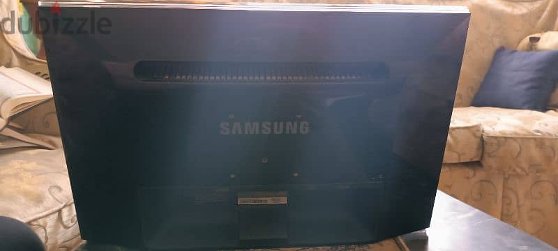 شاشه Samsung نوع sincmaster p2050 2
