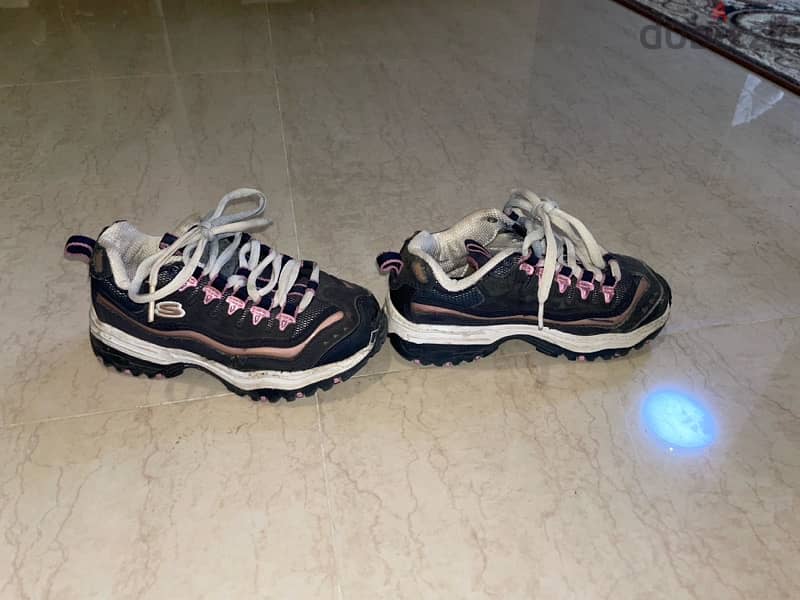 Sketchers girls shoes Size: 28 1