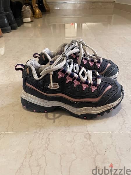 Sketchers girls shoes Size: 28 2