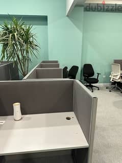 office workstations with chairs 0