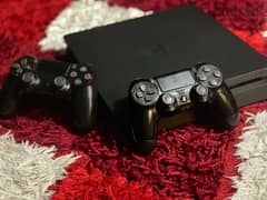 PS4 Slim 1TB, with 2 Controllers 0